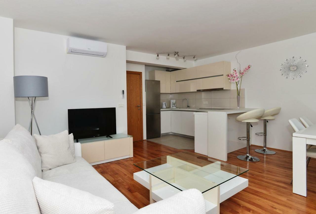 מאקרסקה Apartman Dominik מראה חיצוני תמונה